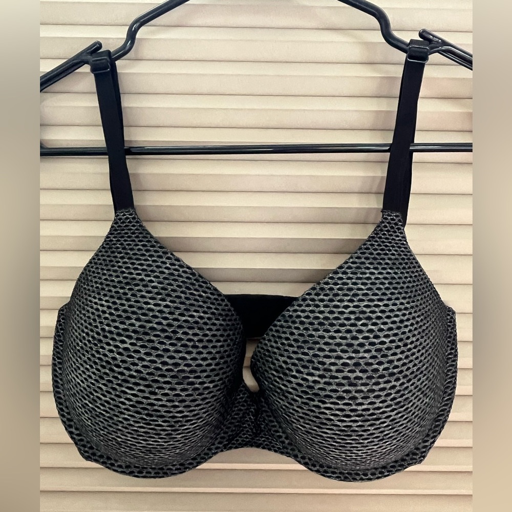 32DDD Victoria Secret Uplift Semi Demi bra